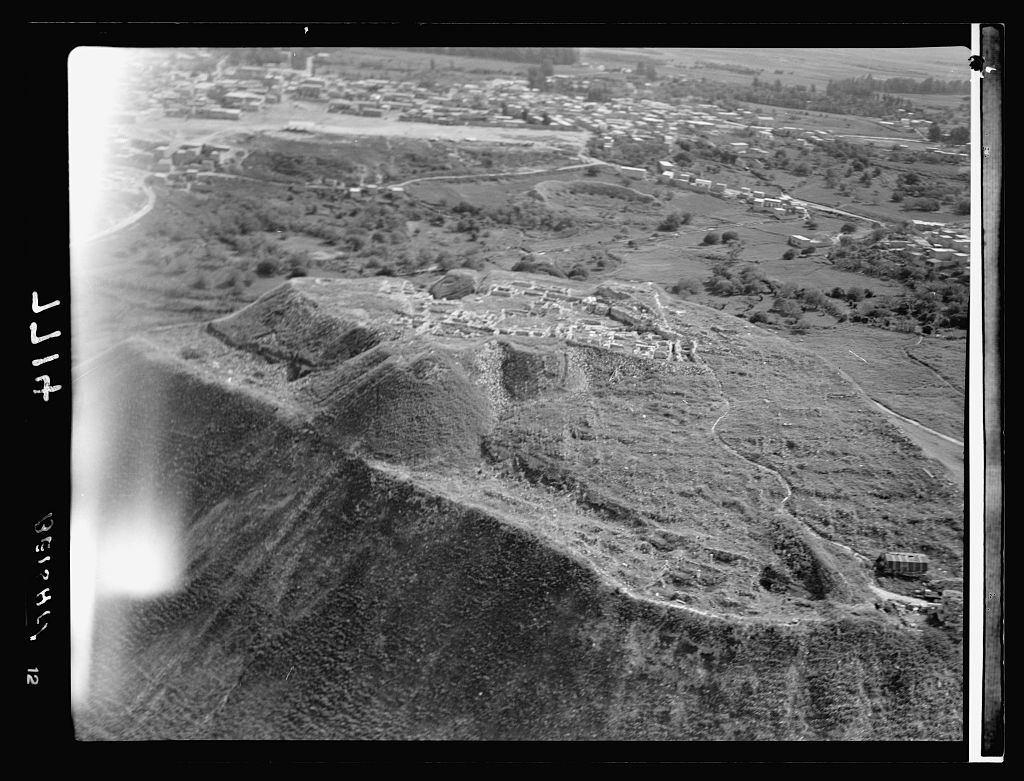 Air films (1937). Beisan mound